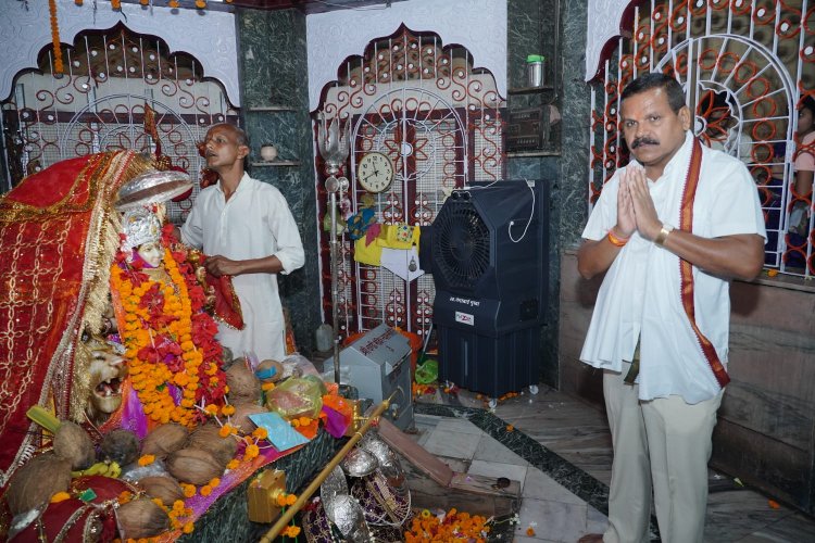 दुर्ग लोकसभा प्रत्याशी राजेन्द्र साहू ने आज पूरे जिले के विभिन्न मंदिरों में माता के दर्शन किये..