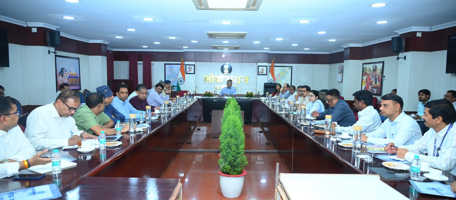 राष्ट्रपति श्रीमती द्रौपदी मुर्मू के छत्तीसगढ़ प्रवास की तैयारियों  के संबंध में लोकभवन में बैठक आयोजित