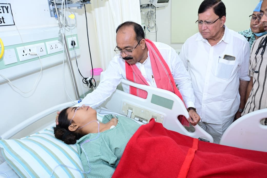 उपमुख्यमंत्री अरुण साव ने बिलासपुर में रेल हादसे के घायलों से की मुलाकात, दिए बेहतर इलाज के निर्देश