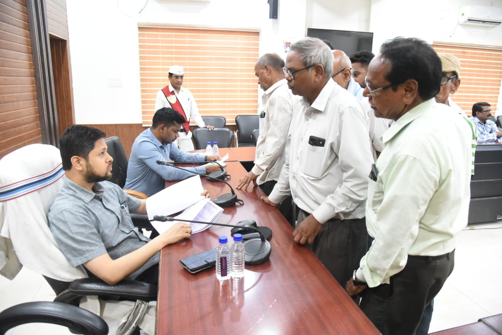 भुईंया पोर्टल में नाम सुधार कराने कृषक ने दिया आवेदन