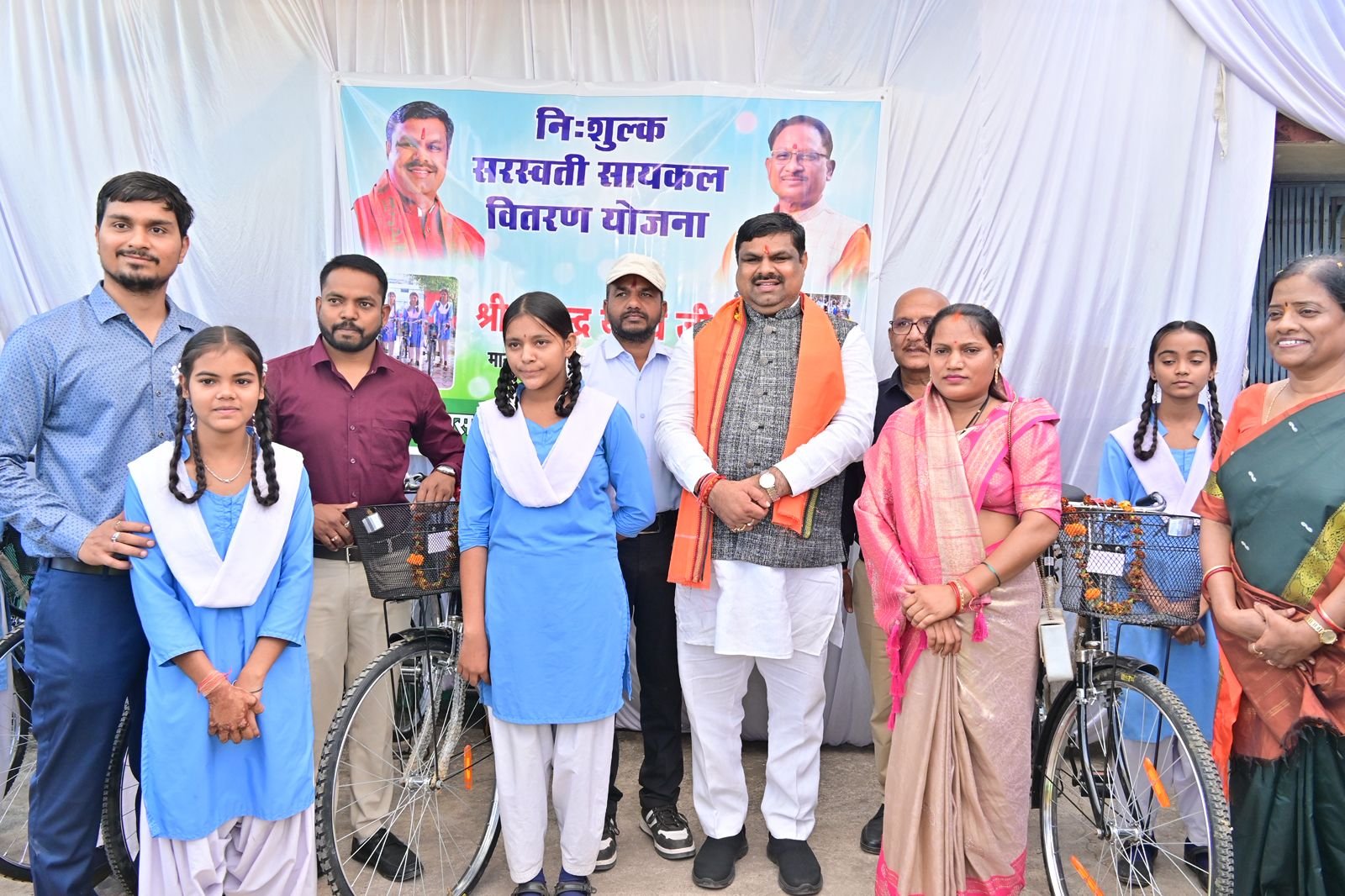 स्कूल शिक्षा मंत्री गजेन्द्र यादव ने छात्राओं को किया सायकल वितरण, शासकीय उरला स्कूल में चार अतिरिक्त कक्षों के निर्माण की घोषणा