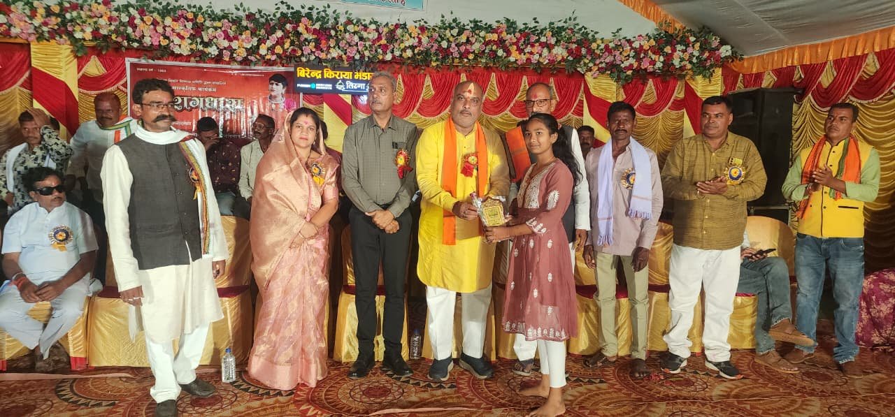 तिरगा सिलोदा में आयोजित मातर महोत्सव में शामिल हुए दुर्ग ग्रामीण विधायक ललित चंद्राकर तिरगा सिलोदा में आयोजित मातर महोत्सव में शामिल हुए दुर्ग ग्रामीण विधायक ललित चंद्राकर