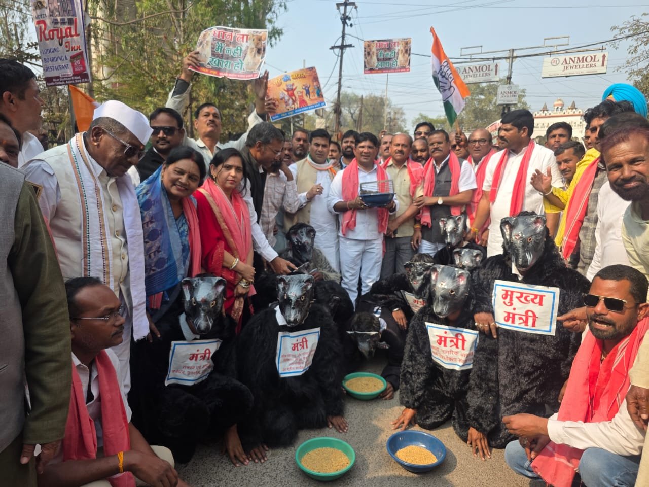 दुर्ग में कांग्रेस का अनोखा ‘मुसवा (चूहा) बारात’ बना चर्चा का केंद्र