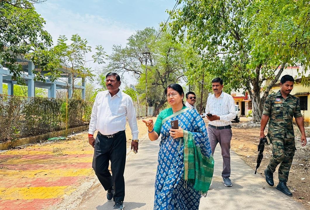 खराब पेवर ब्लॉक उखाड़ने के निर्देश, गुणवत्ता में समझौता नहीं : महापौर अलका बाघमार