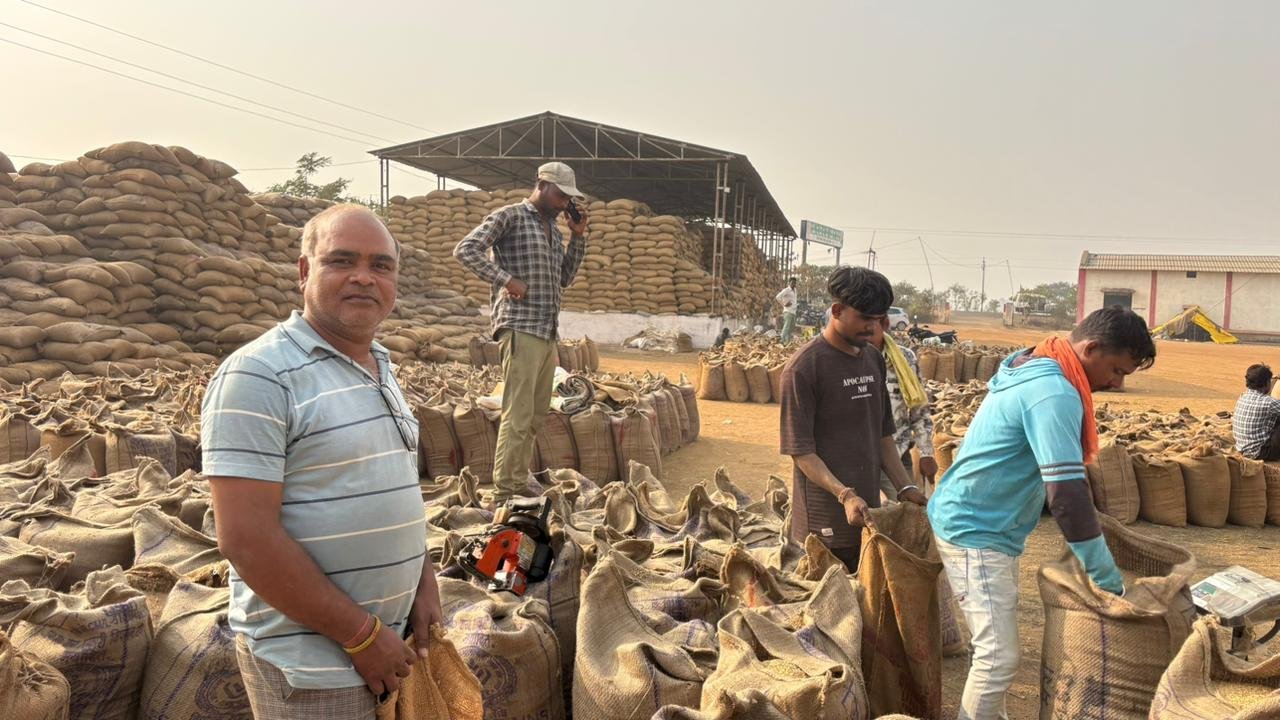 समर्थन मूल्य में वृद्धि से किसान संतोष ठाकुर बने आर्थिक रूप से सशक्त, बदला सामाजिक जीवन