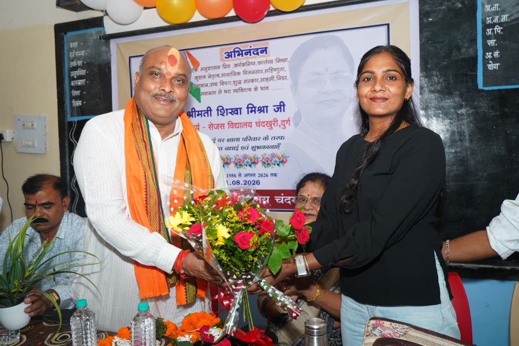 राज्य अलंकरण से सम्मानित तलवारबाज मोनिका साहू का विधायक ललित चंद्राकर ने किया सम्मान