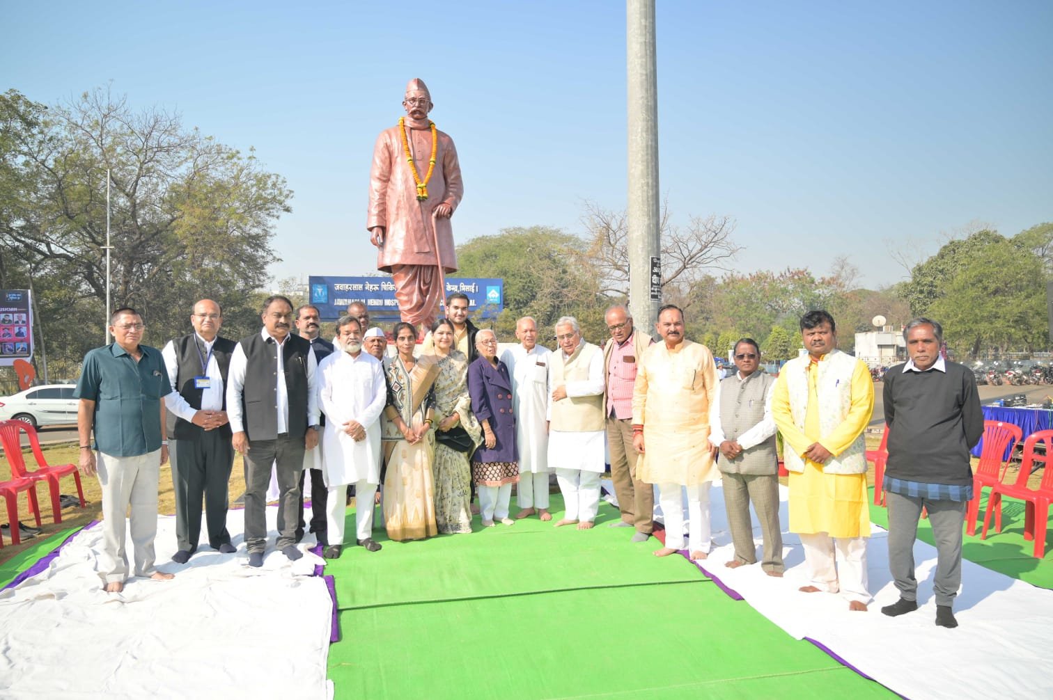 पं.रविशंकर शुक्ल की पुण्यतिथि पर भिलाई बिरादरी ने पुष्पांजलि दी