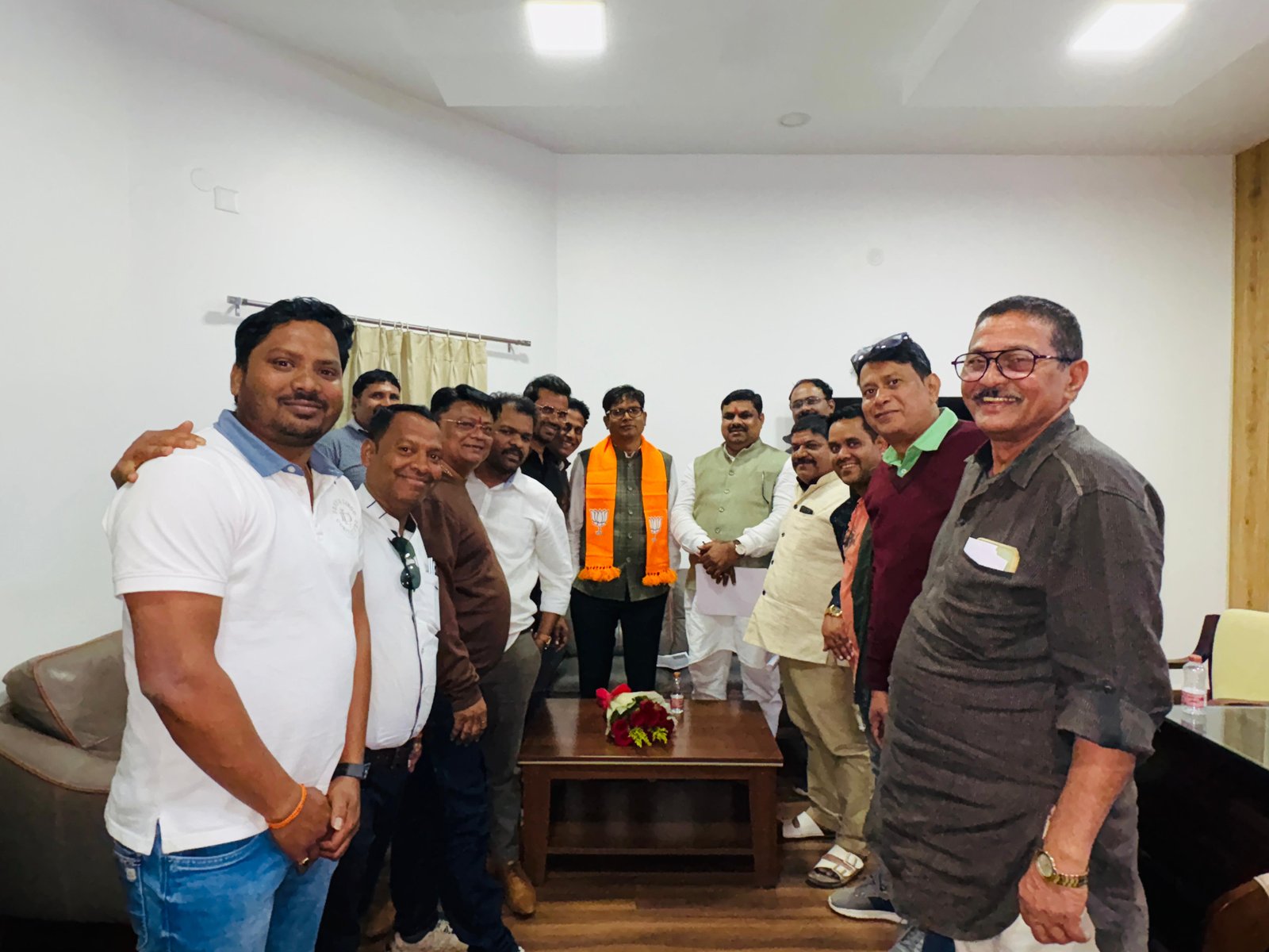 नई गाइडलाइन को लेकर दुर्ग के जमीन कारोबारियों और किसान मितान महासंघ की मंत्री ओ.पी. चौधरी से बैठक