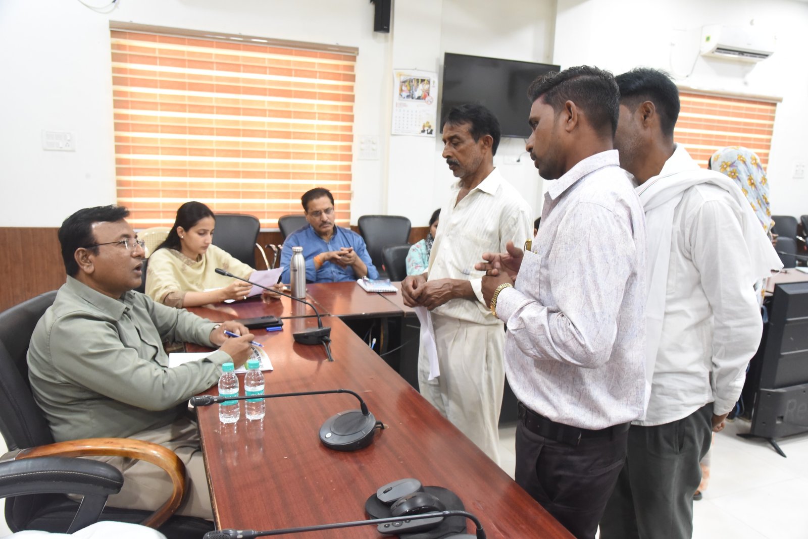 कलेक्टर जनदर्शन में पहुंचे विभिन्न समस्याओं के आवेदन, अधिकारियों को जांच कर कार्यवाही के दिए निर्देश