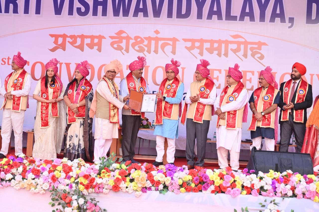 भारती विश्वविद्यालय दुर्ग के प्रथम दीक्षांत समारोह में शामिल हुए उच्च शिक्षा मंत्री श्री वर्मा