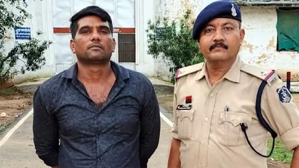 जेल में बैठकर रंगदारी वसुलने वाला मुख्य आरोपी रवि विट्ठल राजनांदगांव से प्रोटेक्शन वारंट पर अरेस्ट