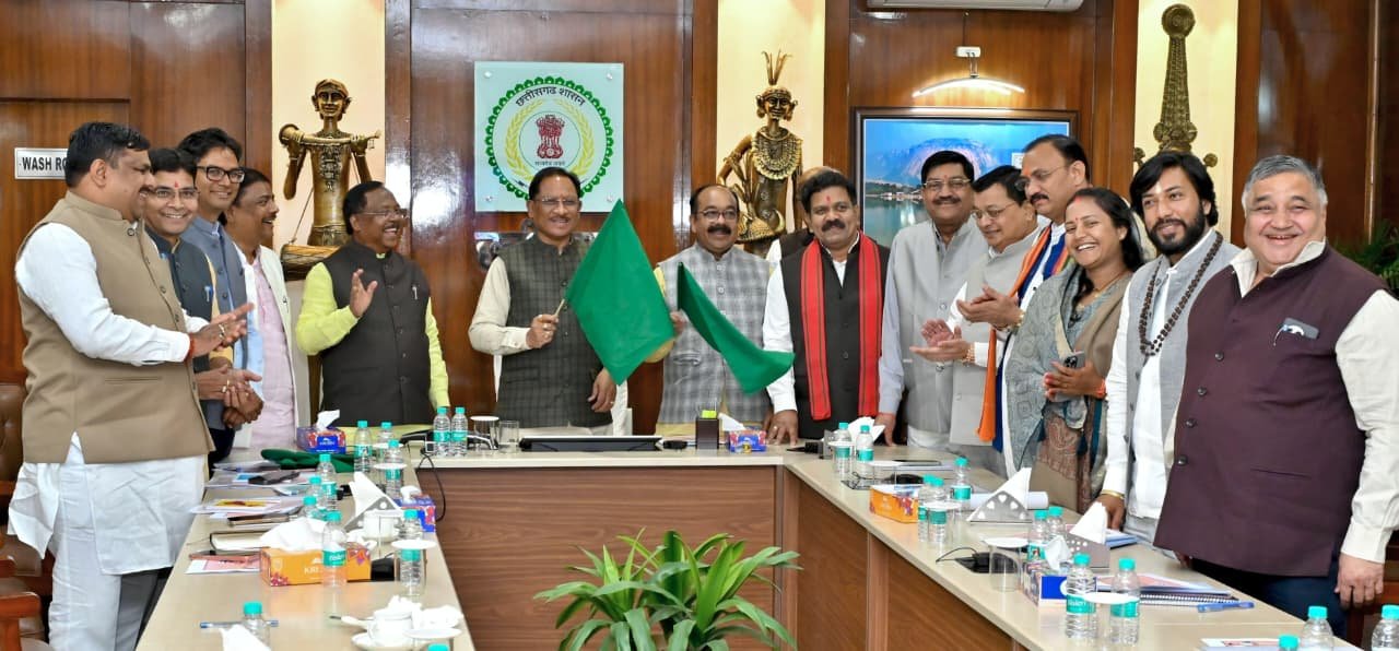 ग्रामीण परिवहन को नई रफ्तार: मुख्यमंत्री विष्णु देव साय ने किया योजना के द्वितीय चरण का शुभारंभ