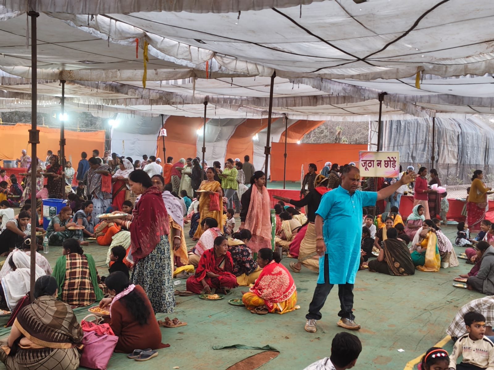 भिलाई में चल रही हनुमंत कथा के पंडाल में प्रतिदिन भंडारे में पंद्रह हजार से अधिक भक्तगण प्रसाद ले रहे है