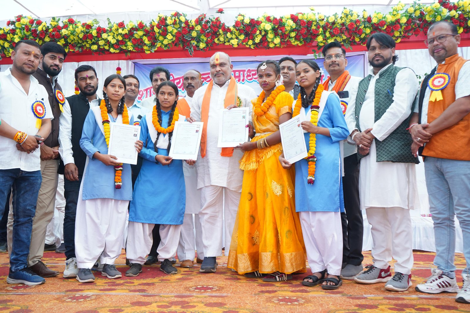 डुण्डेरा व कोड़िया में आयोजित वार्षिकोत्सव एवं पुरुस्कार वितरण समारोह में शामिल हुए ललित चंद्राकर