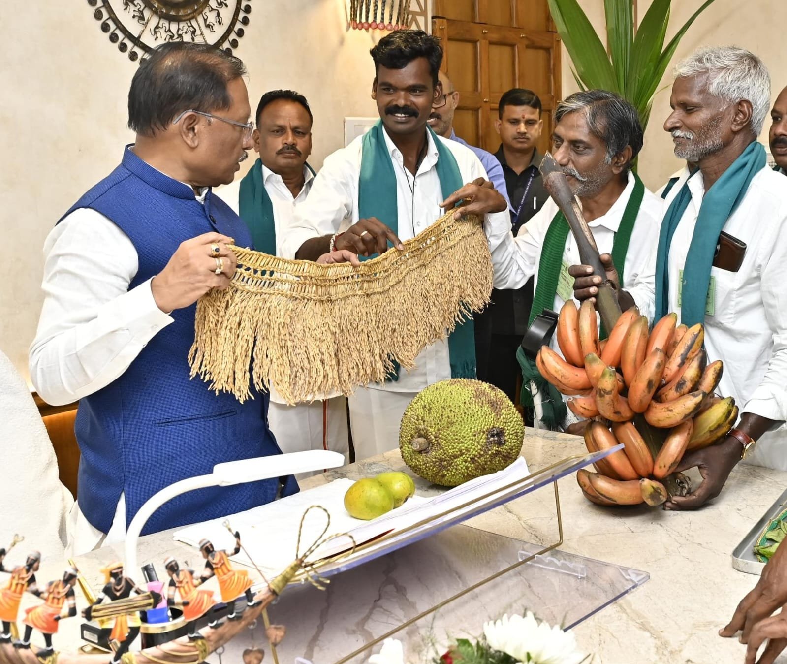 मुख्यमंत्री विष्णु देव साय से तमिलनाडु के किसानों ने की सौजन्य मुलाकात