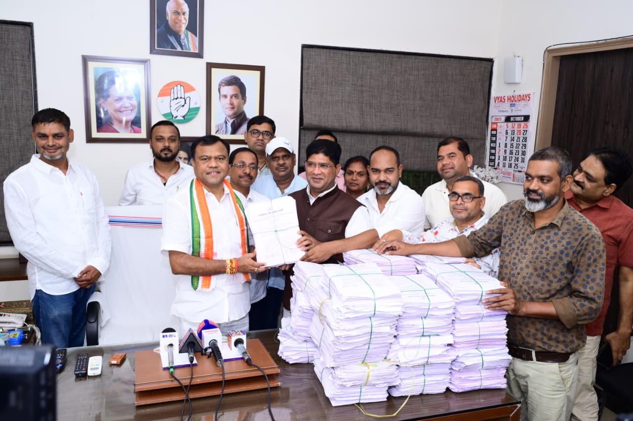 वोट चोर गद्दी छोड़ अभियान: दुर्ग ग्रामीण जिला से कांग्रेस ने 41553 हस्ताक्षरयुक्त फार्म किए जमा