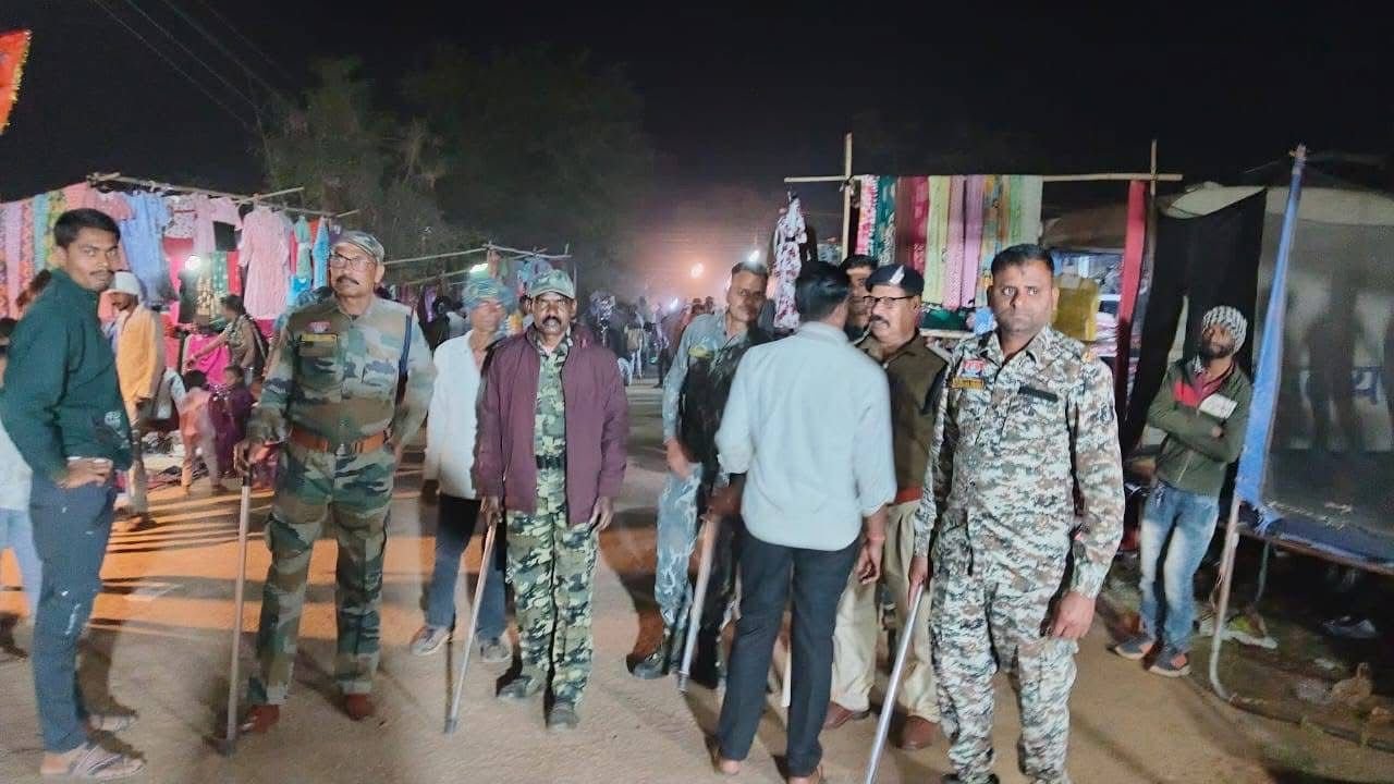 मड़ई मेला व बाजार क्षेत्रों में दुर्ग पुलिस का विशेष सघन अभियान, 450 से अधिक लोहे के कड़े जप्त