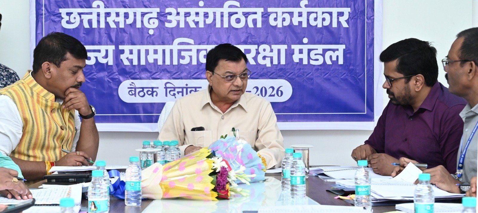 श्रम मंत्री की बैठक में बड़ा फैसला- असंगठित श्रमिकों के लिए बनेंगी नई योजनाएं 