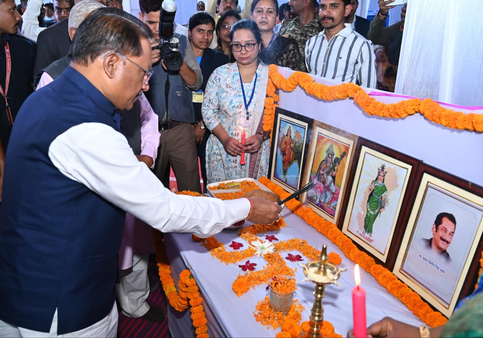 मुख्यमंत्री विष्णुदेव साय ने स्वर्गीय कुमार दिलीप सिंह जूदेव की स्मृति में आयोजित वृहद स्वास्थ्य परीक्षण शिविर का किया शुभारंभ