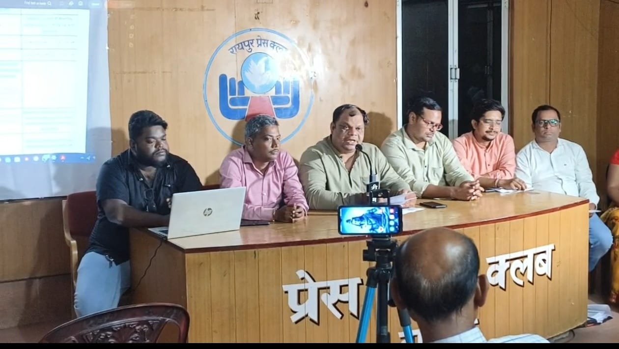 रायपुर में प्रेस वार्ता कर एन.एच.एम संघ ने स्वास्थ्य मंत्री के बयान का किया खंडन