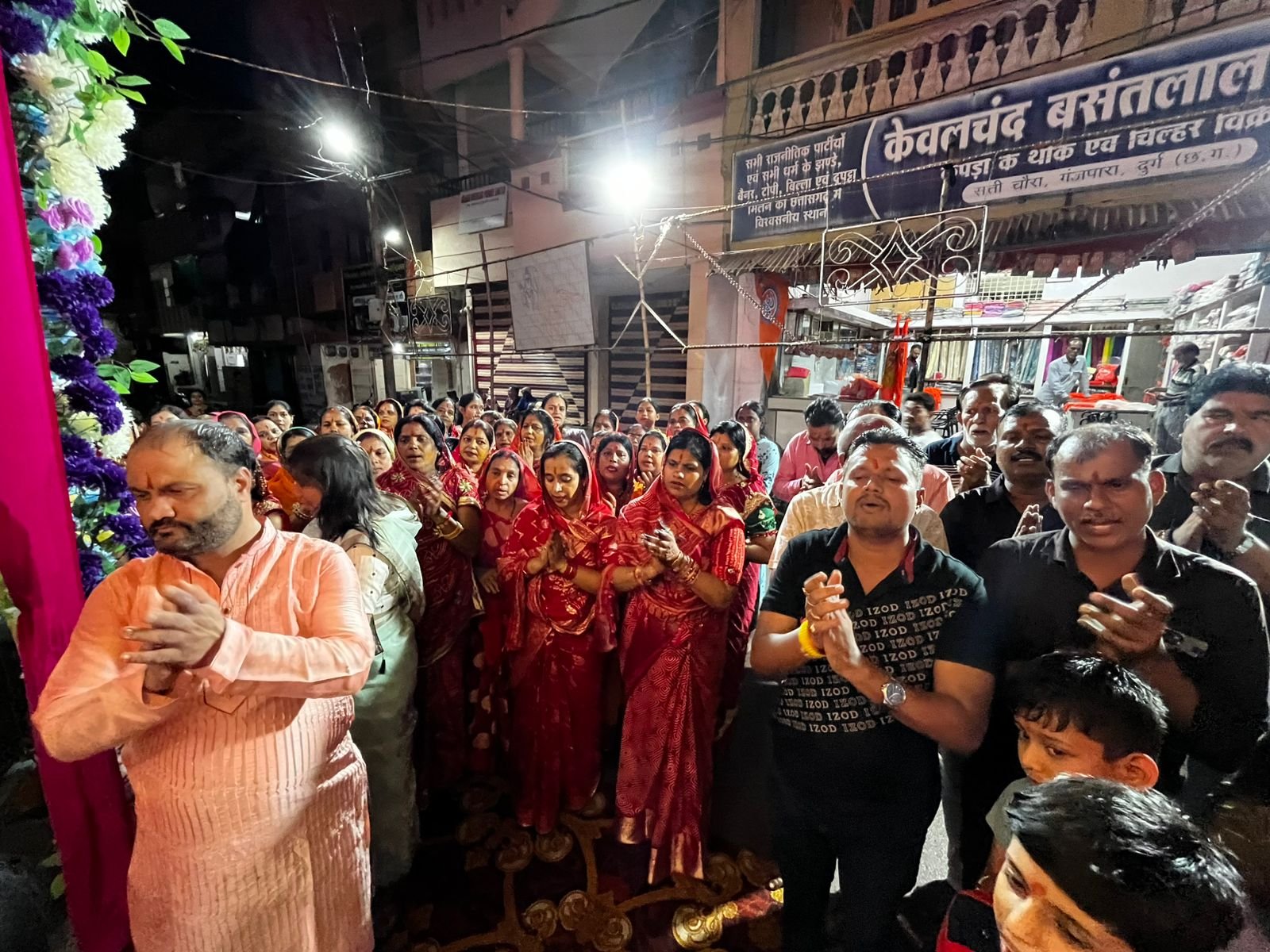 भादो अमावस्या पर हुई माता जी की महाआरती एवं सफ़ाई दीदीयो को सामग्री वितरण