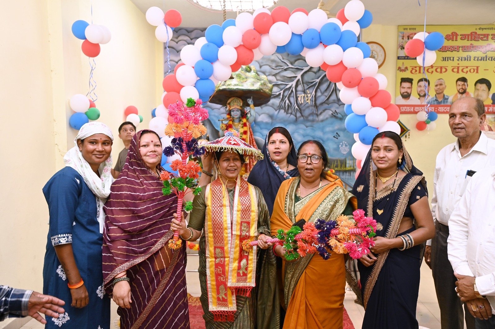 गौवर्धन पूजा पर महापौर अलका बाघमार ने की गौ माता की पूजा-अर्चना, यादव समाज को दी शुभकामनाएं