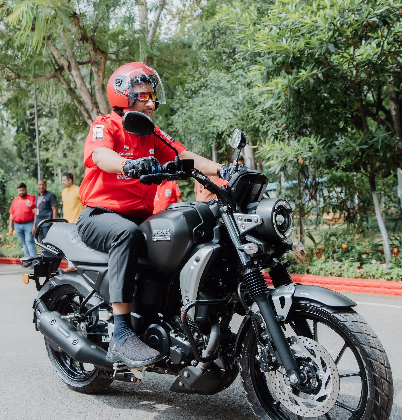 मुख्यमंत्री विष्णुदेव साय ने स्वयं बाइक चलाकर युवाओं को दिया सुरक्षित ड्राइविंग का संदेश