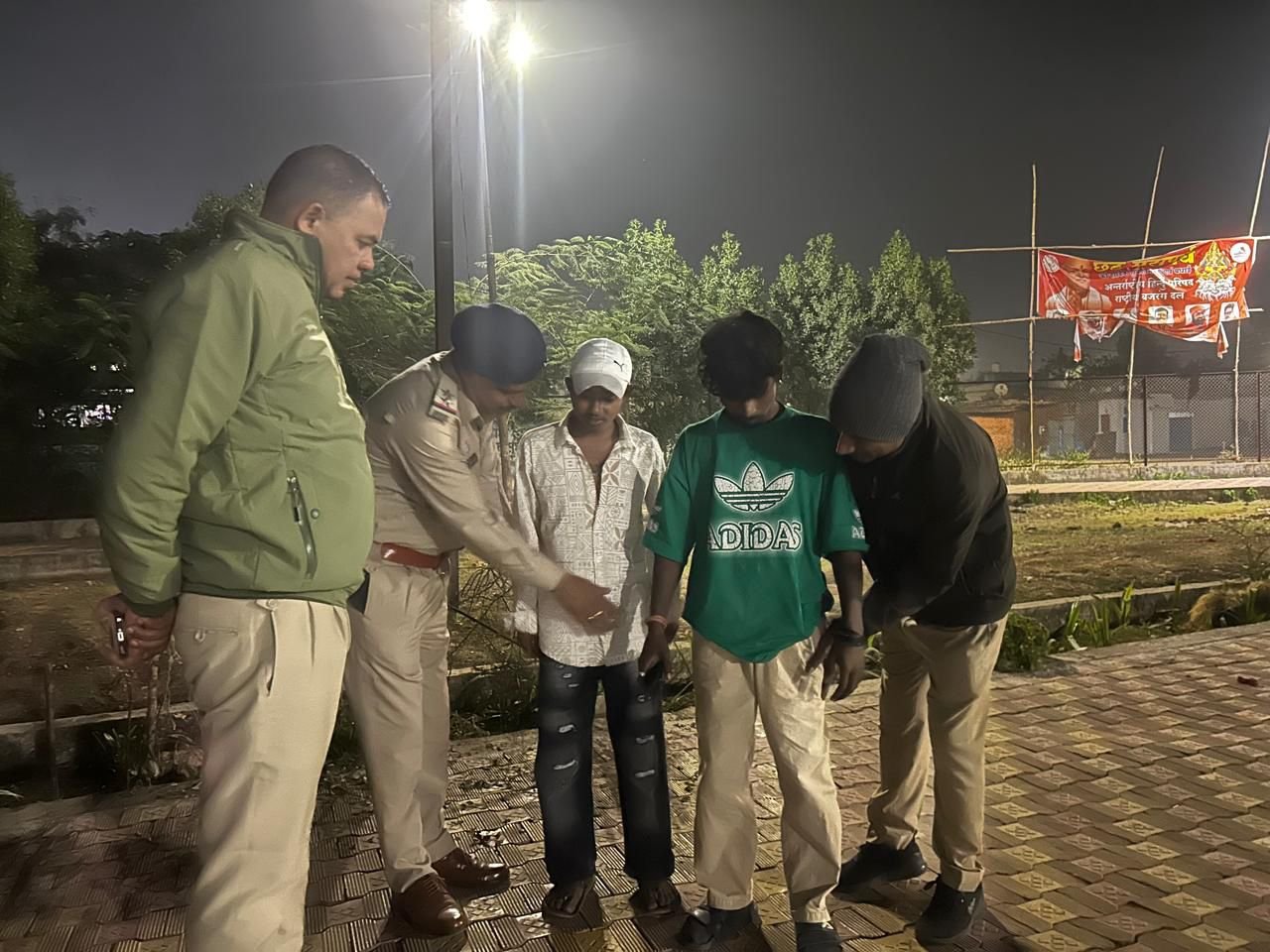 दुर्ग पुलिस की सख्त कार्रवाई : अड्डेबाजी और सार्वजनिक स्थानों पर शराब सेवन करने वालों पर गिरी गाज, कुल 74 प्रकरण दर्ज