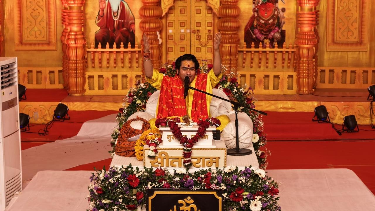 हनुमंत कथा के प्रथम दिवस पर पंडित धीरेंद्र कृष्ण शास्त्री का प्रेरक उद्बोधन