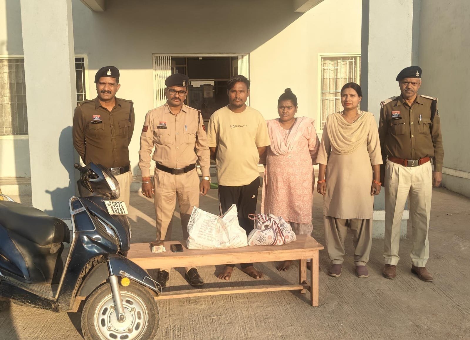 थाना पद्मनाभपुर पुलिस की बड़ी कार्यवाही: ऑपरेशन विश्वास के तहत 2.36 किलो गांजा के साथ दो गिरफ्तार