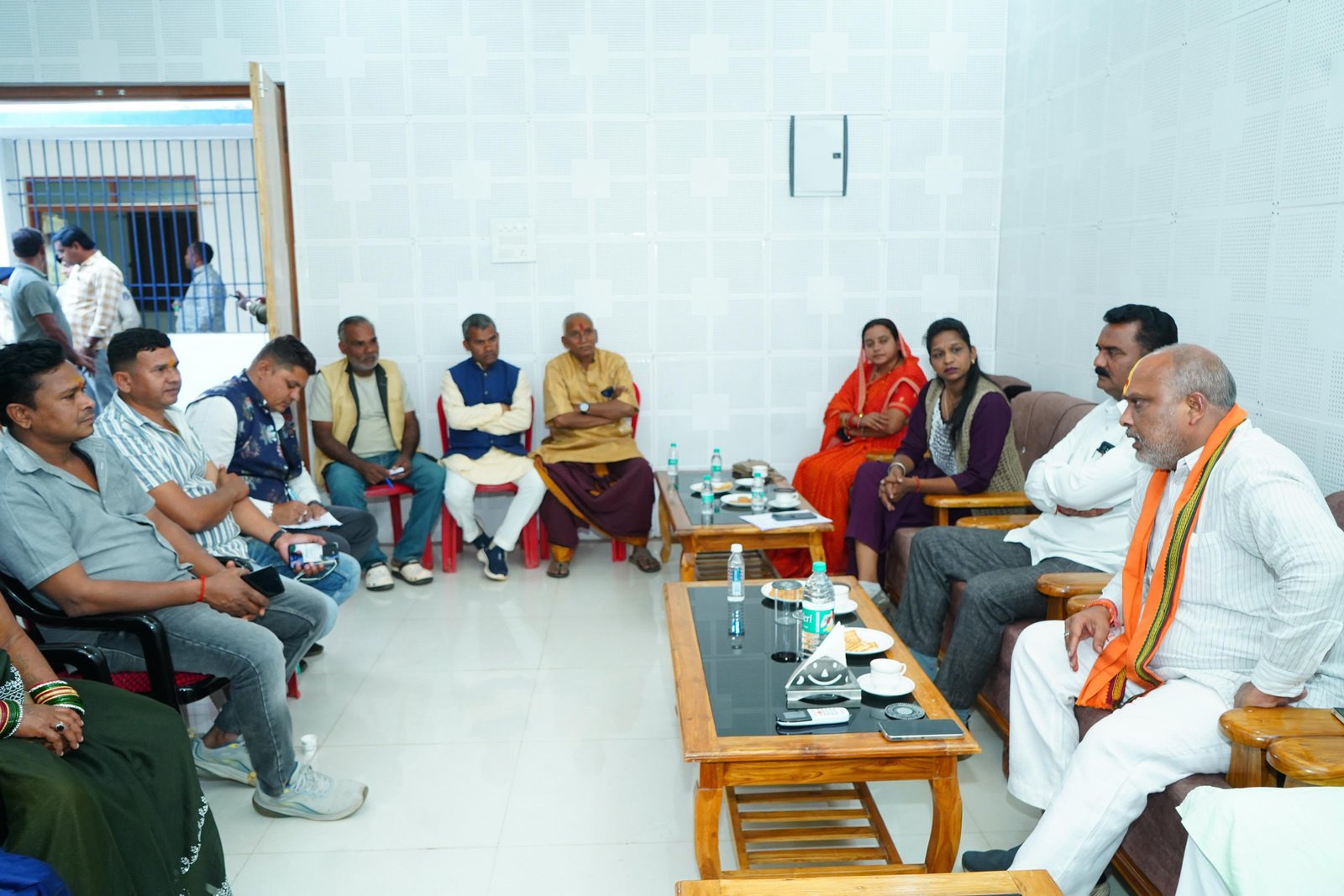 विधायक ललित चंद्राकर ने पंडित प्रदीप मिश्रा के शिवमहापुराण कथा के सम्बंध में आयोजित बैठक में शामिल हुए