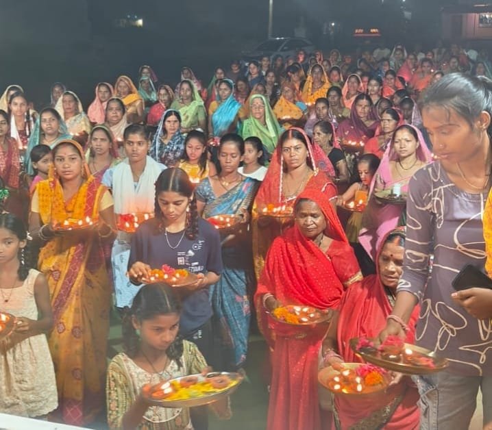 ग्राम सिलघट भिभौरी में होगा विश्वस्तरीय 108 कुंडीय गायत्री महायज्ञ, शक्ति कलश रथयात्रा से पूरे क्षेत्र में धार्मिक उत्साह का माहौल ग्राम सिलघट भिभौरी में होगा विश्वस्तरीय 108 कुंडीय गायत्री महायज्ञ, शक्ति कलश रथयात्रा से पूरे क्षेत्र में धार्मिक उत्साह का माहौल