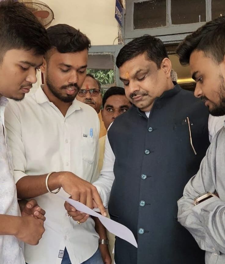 दुर्ग में एनएसयूआई ने शिक्षा मंत्री को सौंपा ज्ञापन, नए महाविद्यालय और विश्वविद्यालय विस्तार की मांग
