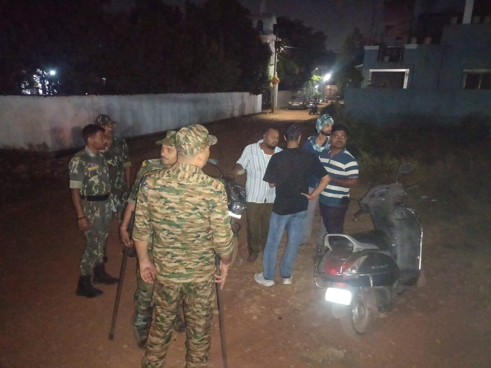 सार्वजनिक स्थानों पर शराब सेवन और अड्डेबाजी के खिलाफ दुर्ग पुलिस का अभियान, 51 प्रकरण दर्ज