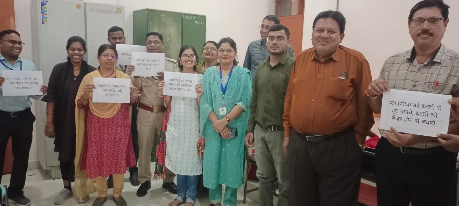 व्यवहार न्यायालय परिसर को प्लास्टिक मुक्त बनाने चलाया गया अभियान