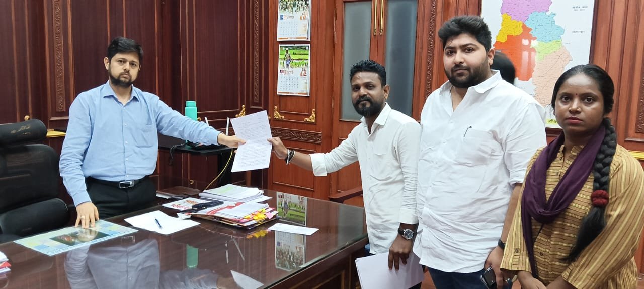 दुर्ग शहर की समस्याओं को लेकर युवा कांग्रेस ने सौंपा ज्ञापन, कहा - मूलभूत सुविधाओं की अनदेखी अब बर्दाश्त नहीं