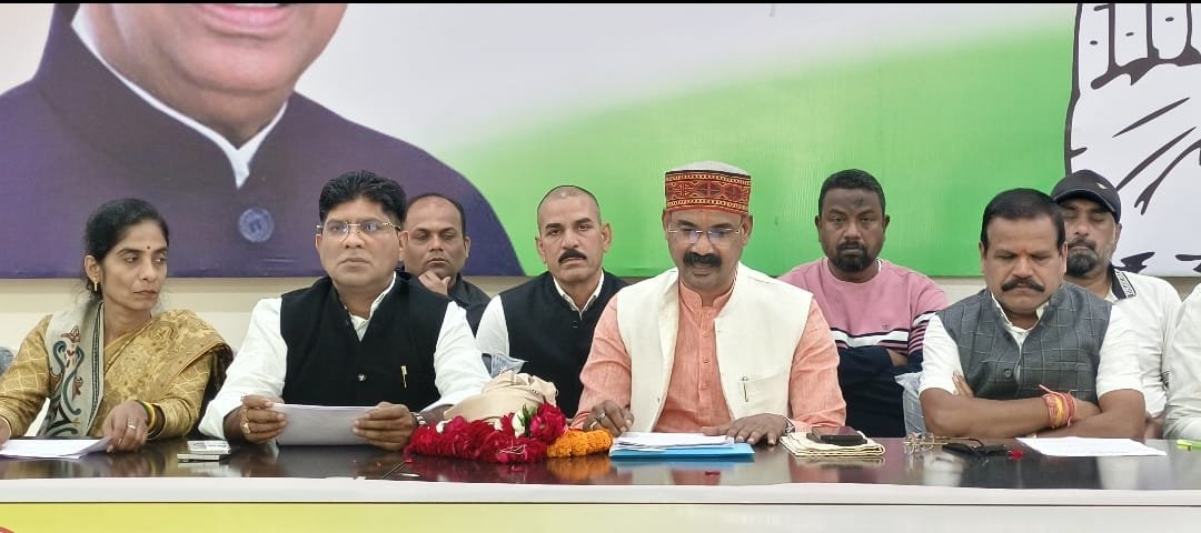 मोदी सरकार ने श्रमिकों-ग्रामीणों से छीना काम का अधिकार : कुंवर सिंह निषाद विधायक