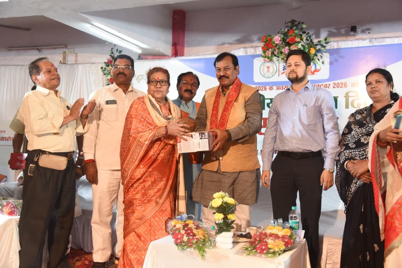 विकसित भारत' के निर्माण में वरिष्ठ नागरिकों की भूमिका महत्वपूर्ण - सांसद विजय बघेल