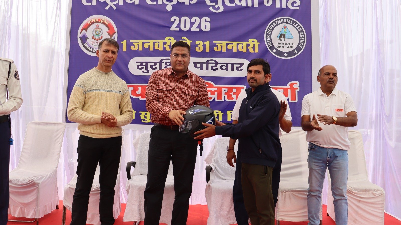 सड़क सुरक्षा माह 2026 के तहत दुर्ग यातायात पुलिस ने आयोजित किया रक्तदान शिविर