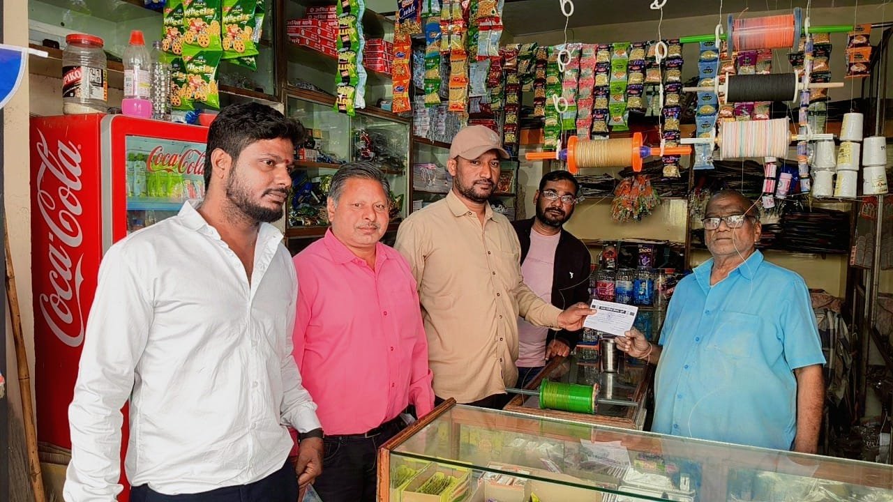 निगम की कार्रवाई के दौरान मौके पर मांझा जब्त, सन्नी पतंग व सोलंकी स्टोर्स से लिया जुर्माना