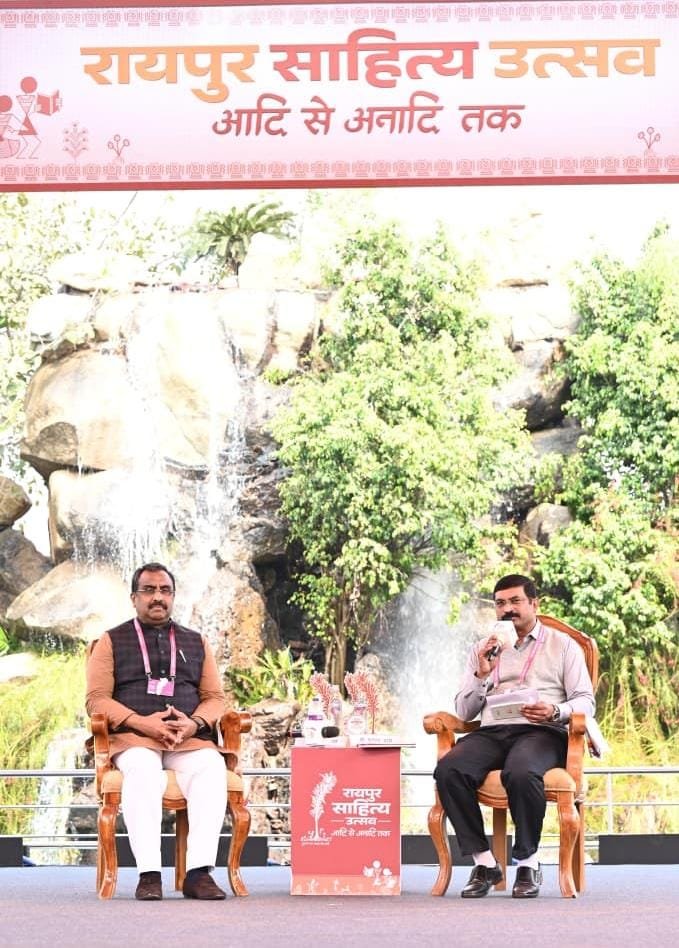 रायपुर साहित्य उत्सव में ‘भारत का बौद्धिक विमर्श’ सत्र बना वैचारिक मंथन का केंद्र