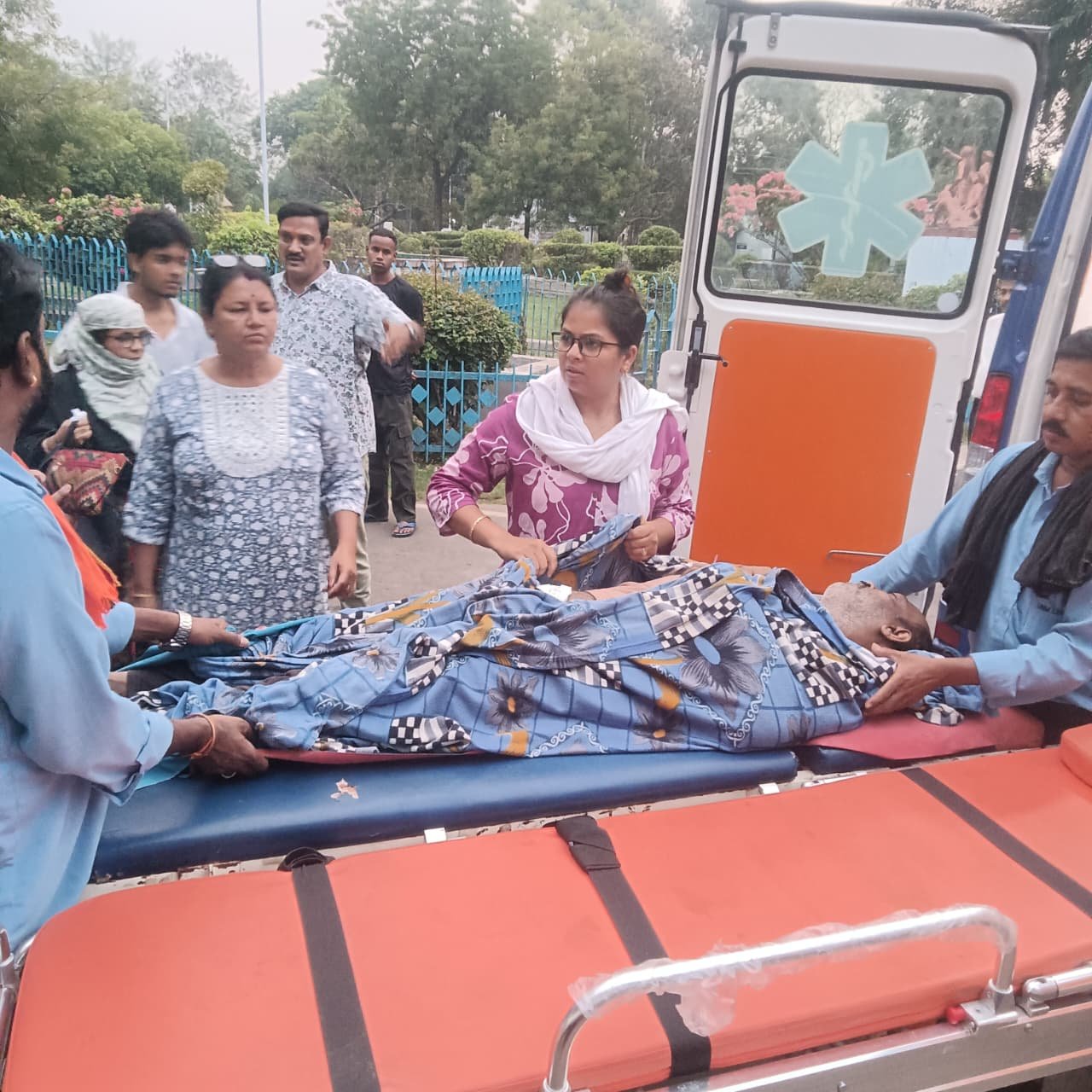 ऑपरेशन सुरक्षा के तहत ग्रीन कॉरिडोर से गंभीर मरीज को सुरक्षित एम्स रायपुर पहुँचाया गया ऑपरेशन सुरक्षा के तहत ग्रीन कॉरिडोर से गंभीर मरीज को सुरक्षित एम्स रायपुर पहुँचाया गया