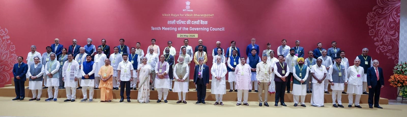 प्रधानमंत्री  नरेंद्र मोदी के समक्ष मुख्यमंत्री साय का आत्मनिर्भर बस्तर विजन