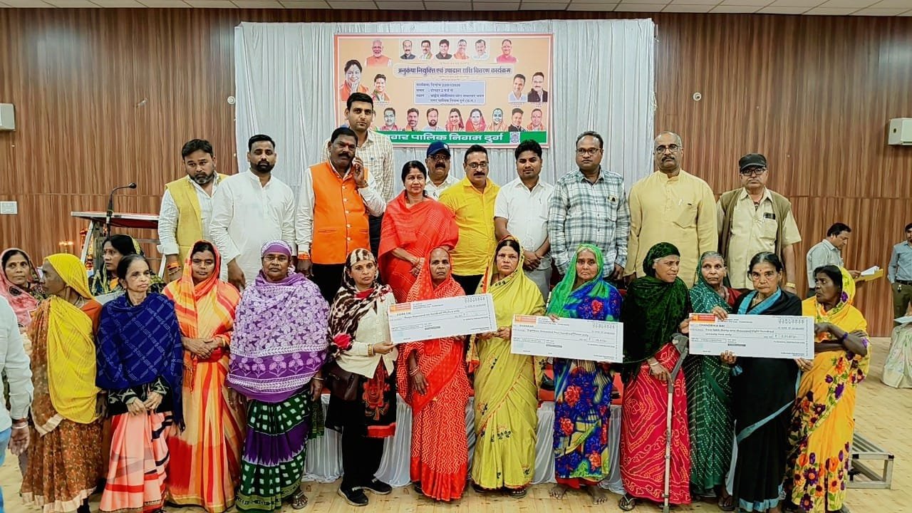 निगम के 40 कर्मचारियों को मिला उपादान राशि