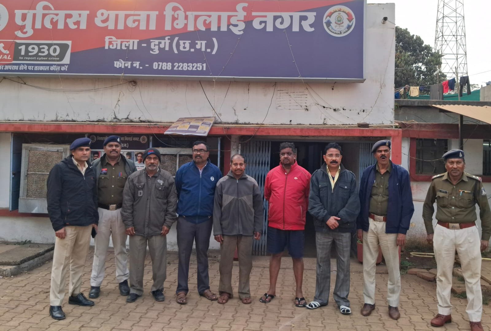 मोबाइल व्हाट्सएप के माध्यम से जुआ-सट्टा खेलने वाले 7 आरोपी गिरफ्तार