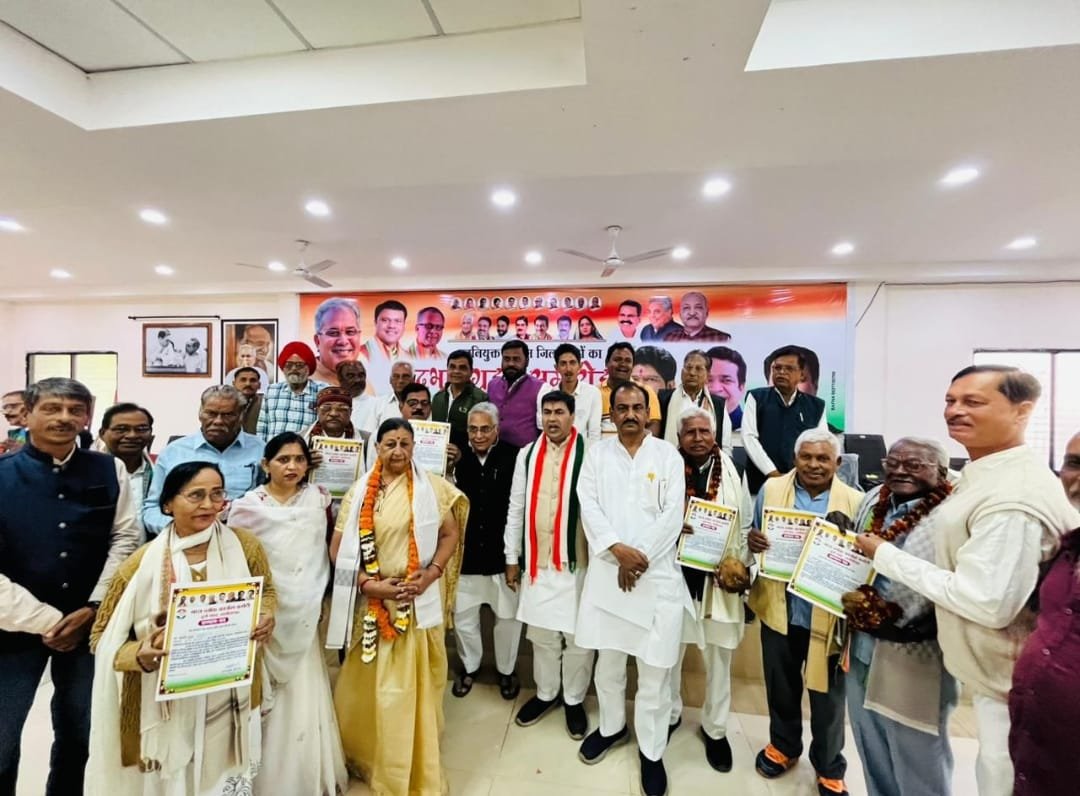 कांग्रेस स्थापना दिवस पर राजीव भवन में हुआ स्वतंत्रता सेनानियों का सम्मान