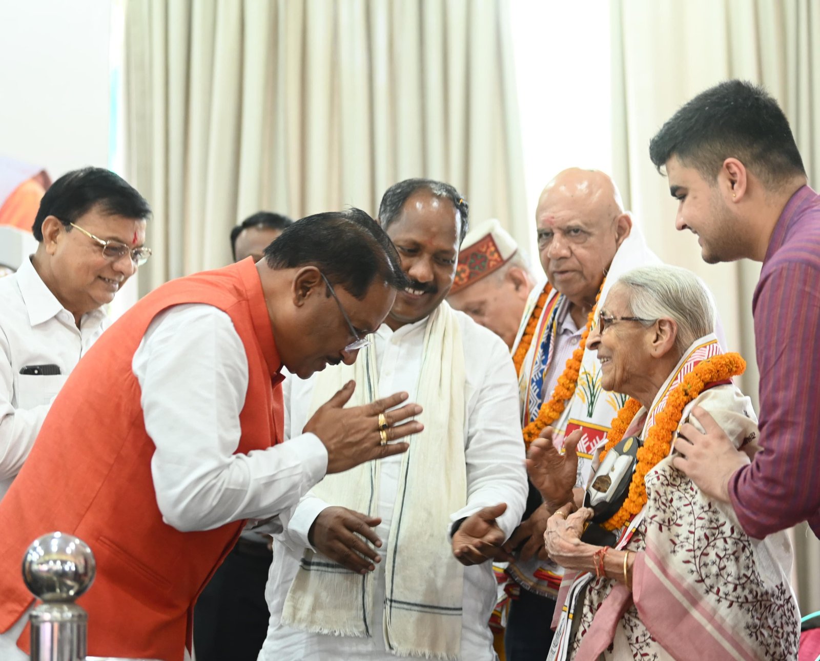 लोकतंत्र केवल एक शासन प्रणाली नहीं, बल्कि जीवन जीने की एक पद्धति:लोकतंत्र सेनानियों का संघर्ष हम सबके लिए प्रेरणास्रोत- मुख्यमंत्री विष्णु देव साय