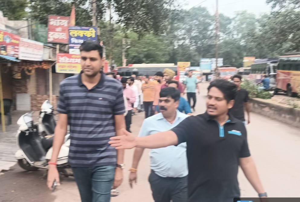 आयुक्त सुमित अग्रवाल ने सड़कों की सफाई, अतिक्रमण और यातायात व्यवस्था की ली जमीनी समीक्षा