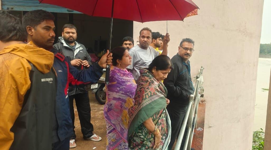 महापौर अलका बाघमार ने अधिकारियों के साथ इंटकवेल पहुंचकर देखी सफाई व्यवस्था