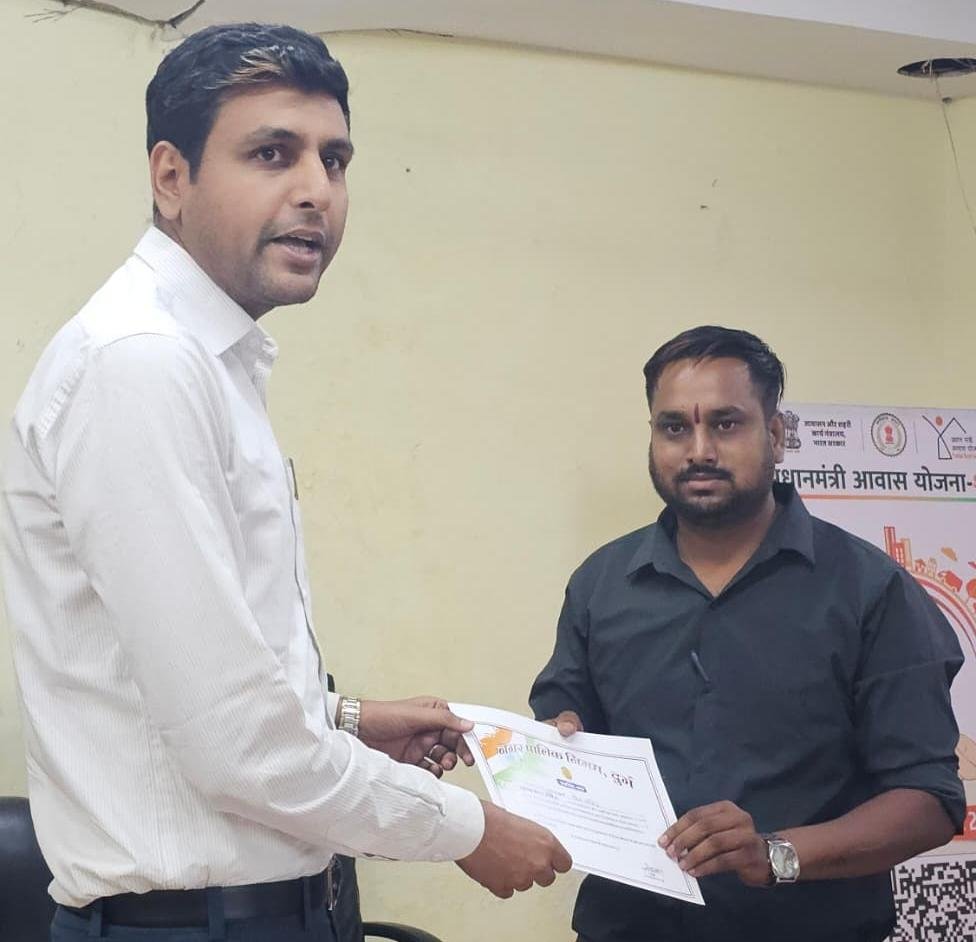 राजस्व वसूली में उत्कृष्ट प्रदर्शन करने वाले कर्मचारियों का सम्मान